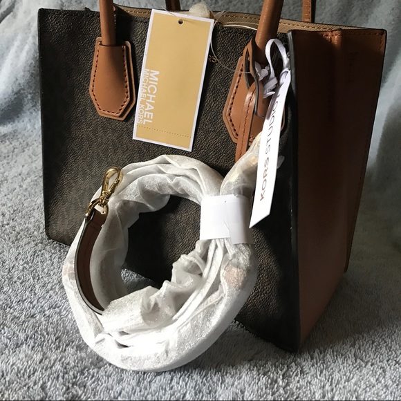 MK Handbag/purse with optional shoulder strap - Picture 4 of 4